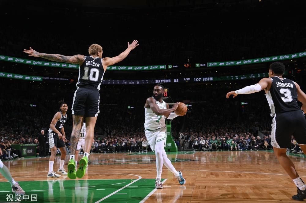 他在禁区前 他在禁区前